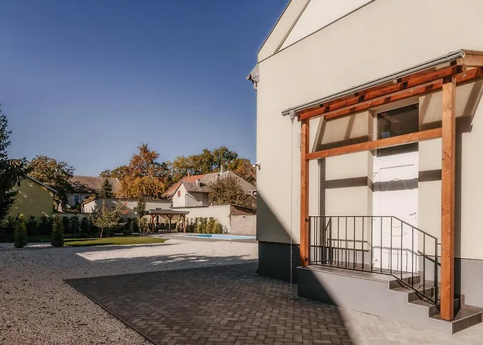 Ella Sun Gazde/Camere de închiriat Makó